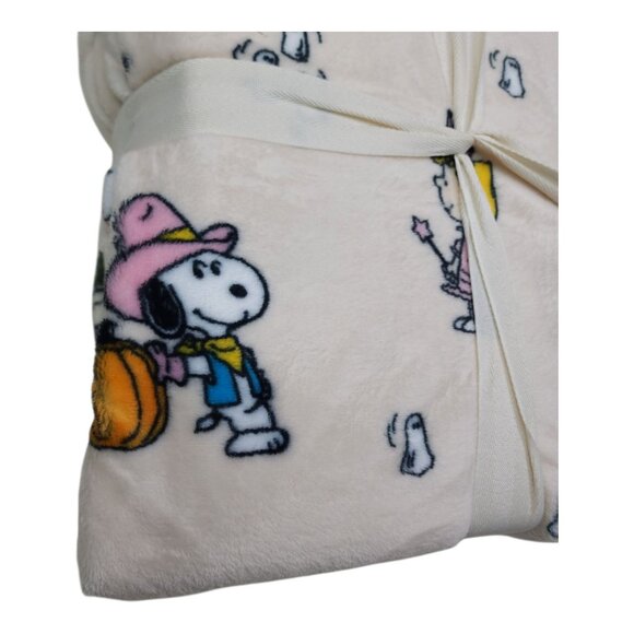 Peanuts VelvetLoft Halloween Snoopy Twin Blanket 60x90" Pumpkin By Berkshire - Picture 7 of 10